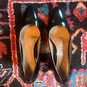 Vionic Black Patent Pump